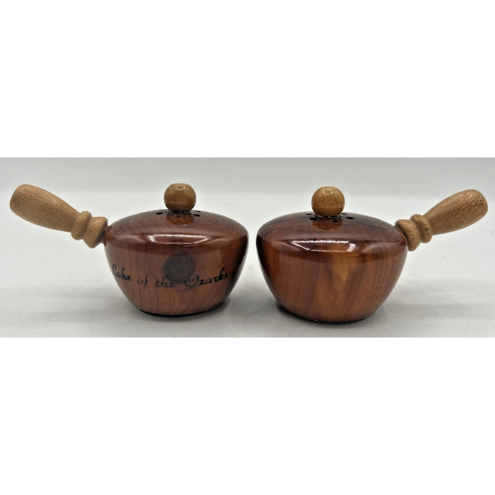 Vintage Retro Salt and Pepper Shakers Wooden Pots U260/53